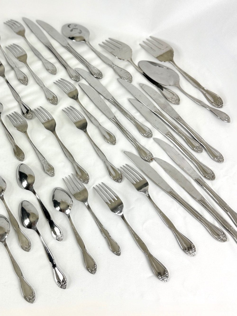 Vintage Carlton CAS4 Stainless Steel Flatware w Serving Pieces 43 pc Lot Japan - Picture 4 of 16